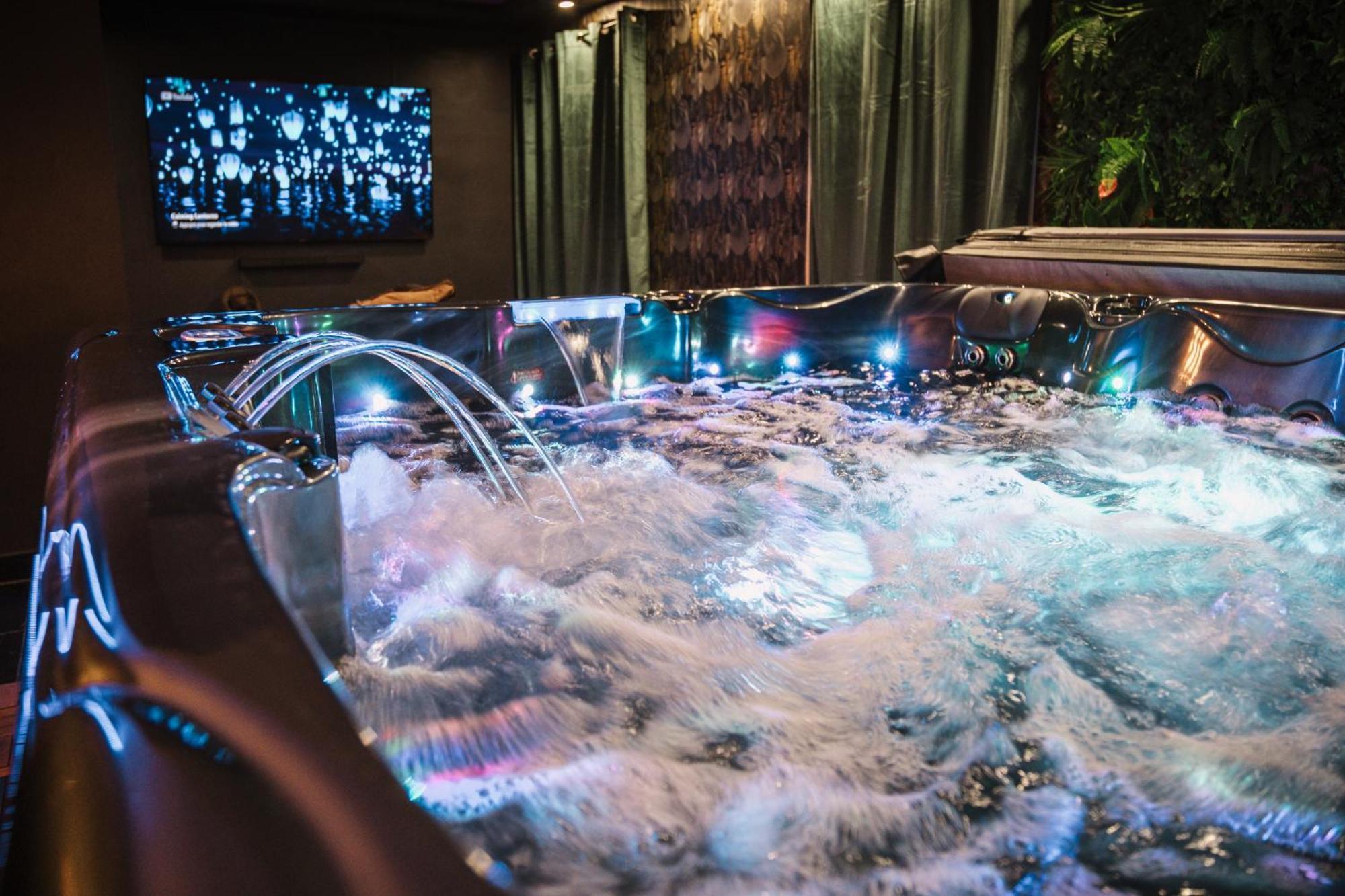 L Escale Jacuzzi Et Sauna Évreux Exteriör bild